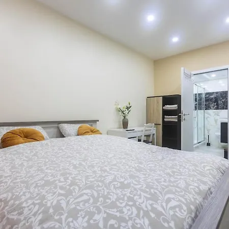 Rdc Climatise Kitchenette Dans La Chambre, Grande Salle De Bain Pivee, Arrivee Autonome Et Fenetre Sur Couloir Apartment *